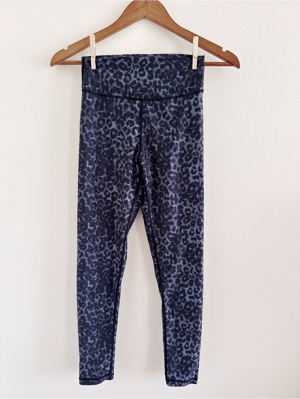 ZYIA Navy Leopard-Print butt cinched Leggings size 2